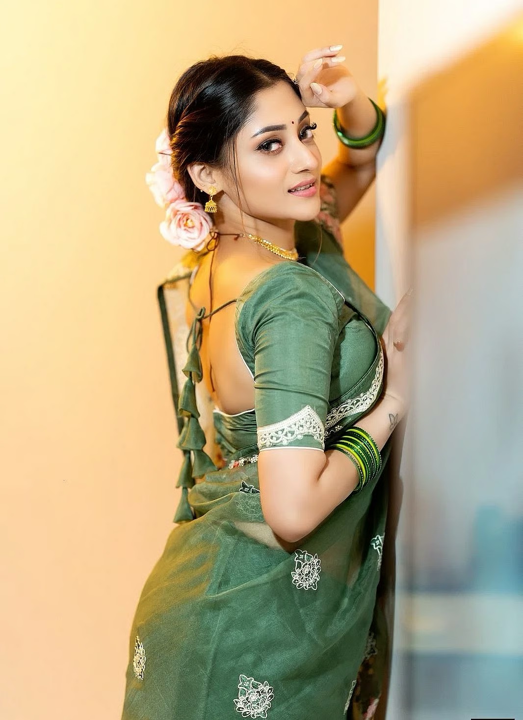 মেকআপ ছাড়াই দম নিয়ে আসছেন পূজা চেরী