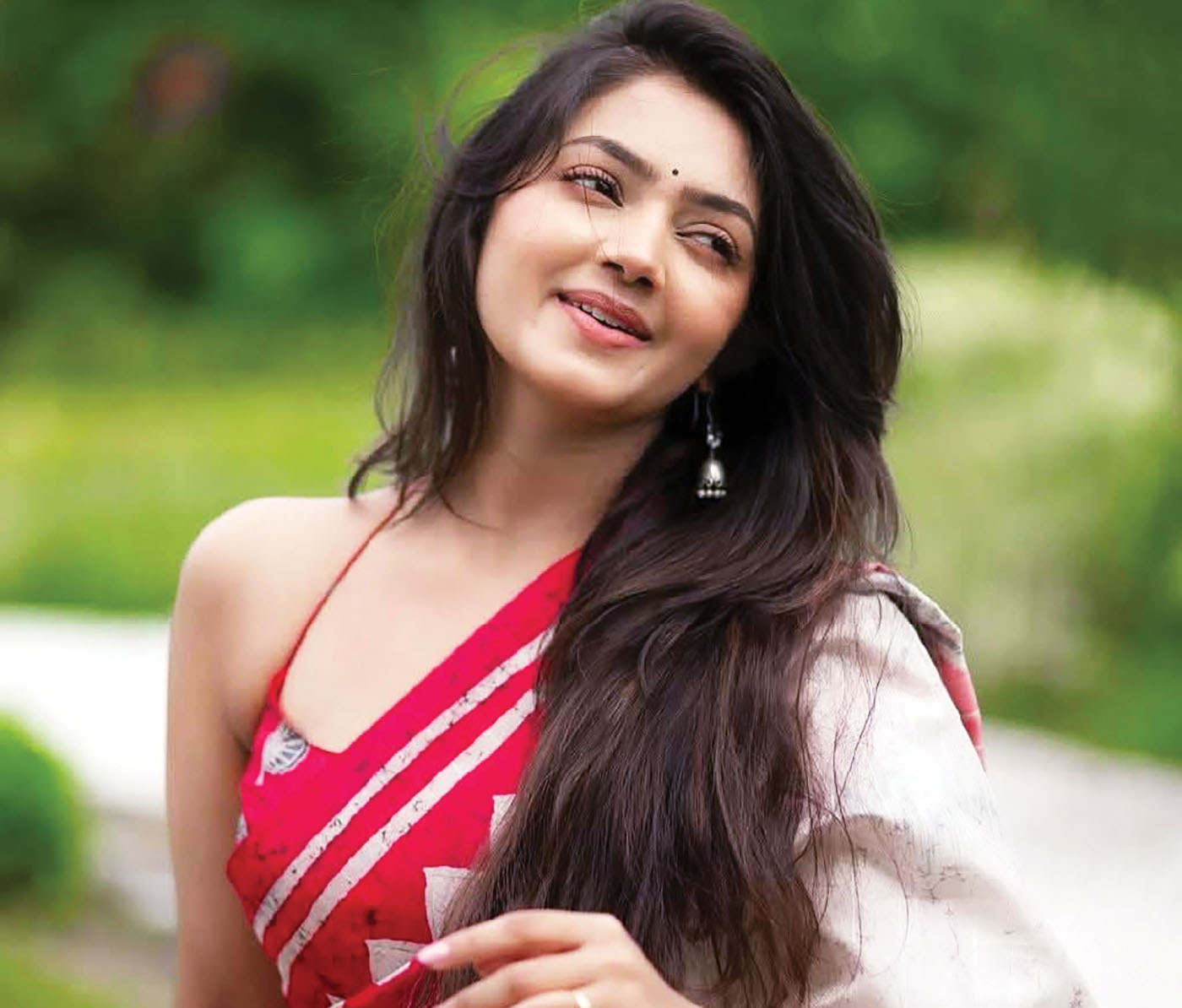 পাশের বাড়ির নায়িকারা