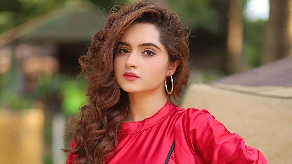 কাজের ফাঁকে কেয়া পায়েলের ভ্রমণ